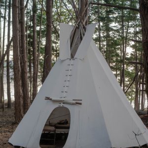 Tipi bord de lac